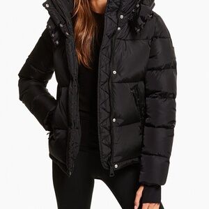 SAM a woman’s puffer coat